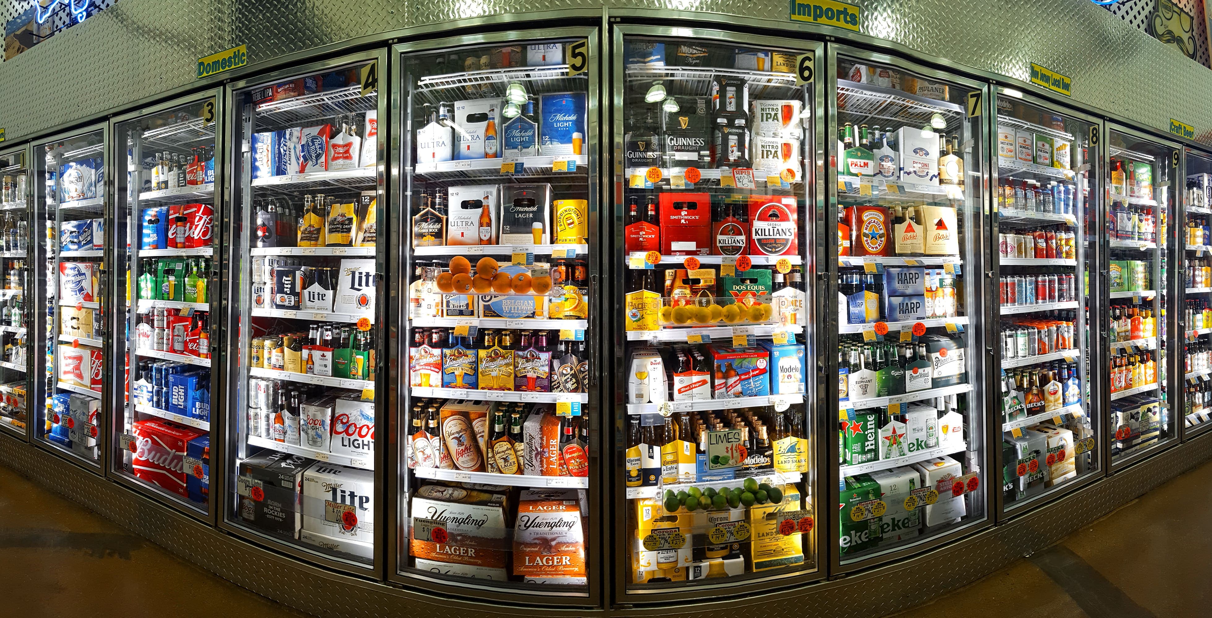 Flaschenkühlschrank im Kiosk