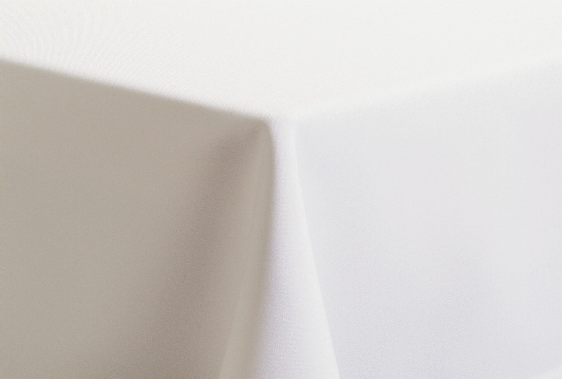 Skirting mit Kellerfalte "Excaliber" 580 cm weiß