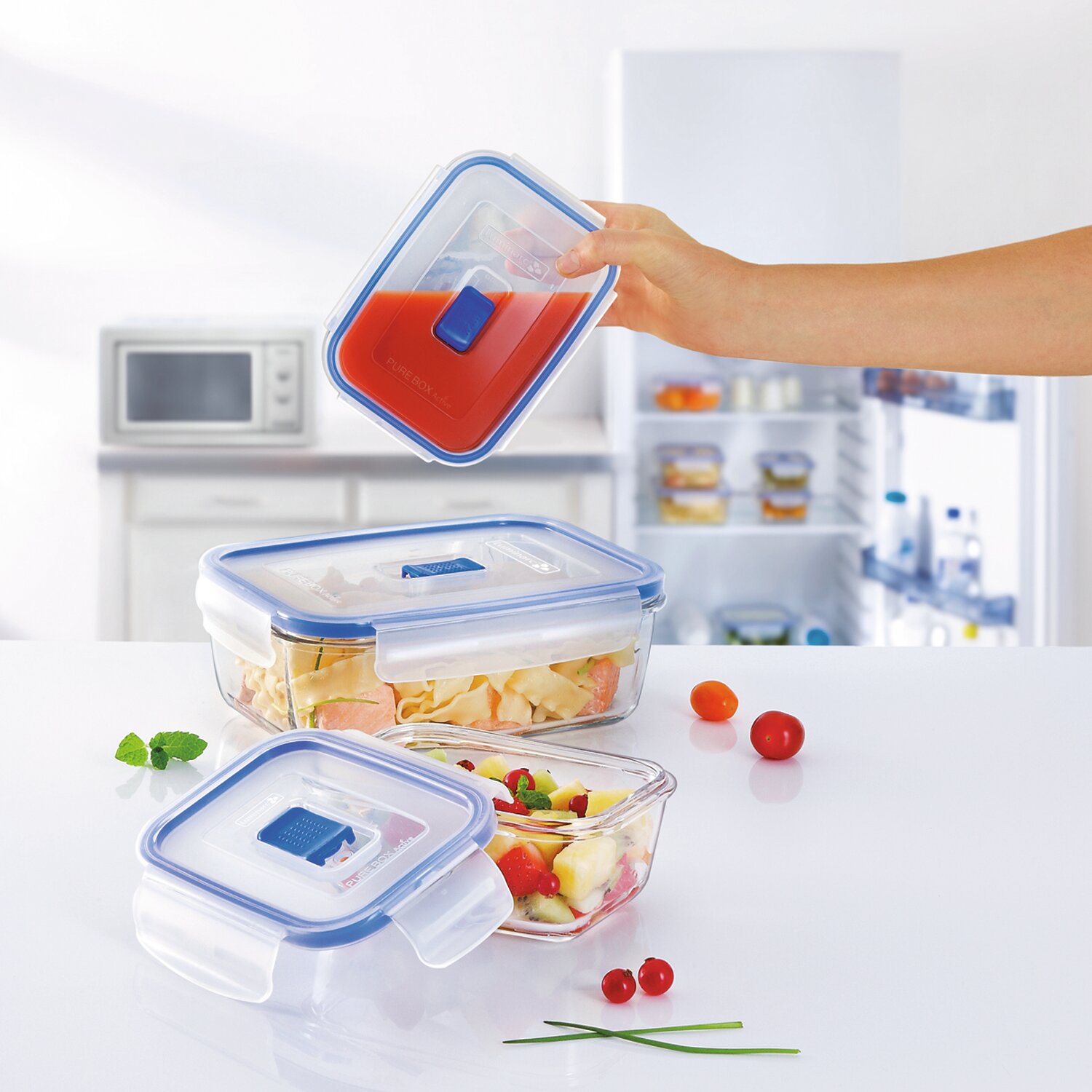 Box quadratisch 1,22 l transparent mit blauem PP Deckel + Ventil