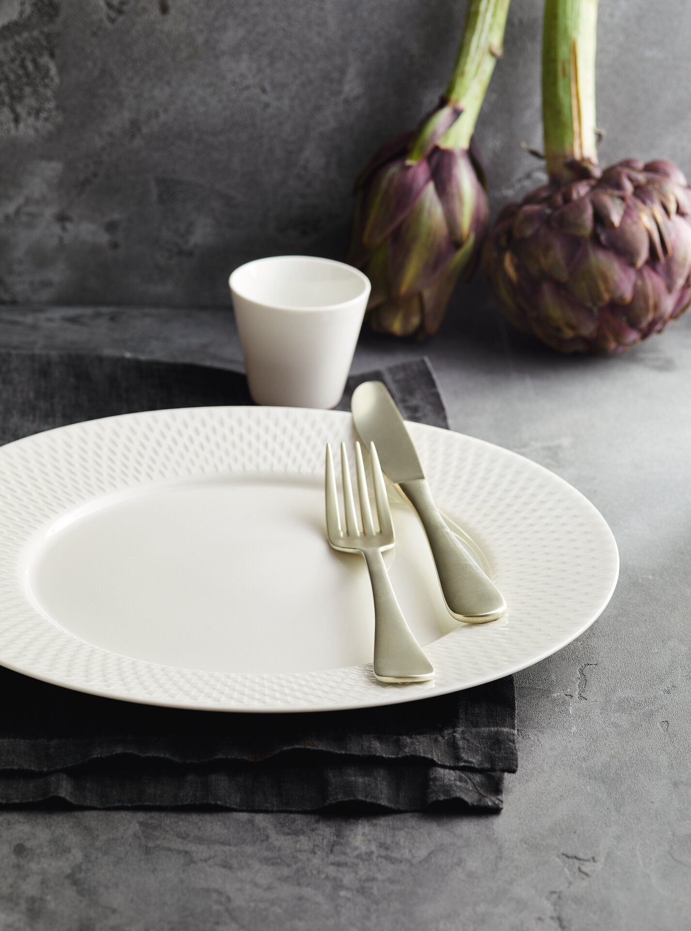 Untertasse rund Relief 137 mm