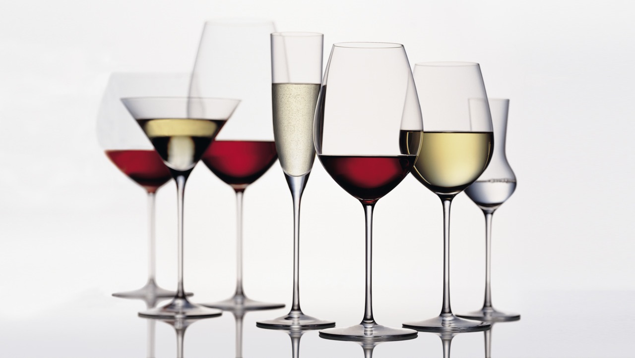 Enoteca – Luxuriös 

Die Serie ENOTECA von ZWIESEL 1872 bildet ein Ensemble von nicht weniger als 25 Gläsern und folgt dem luxuriösen Anspruch, jedem Wein zu seiner individuellen Entfaltung und Präsentation zu dienen.