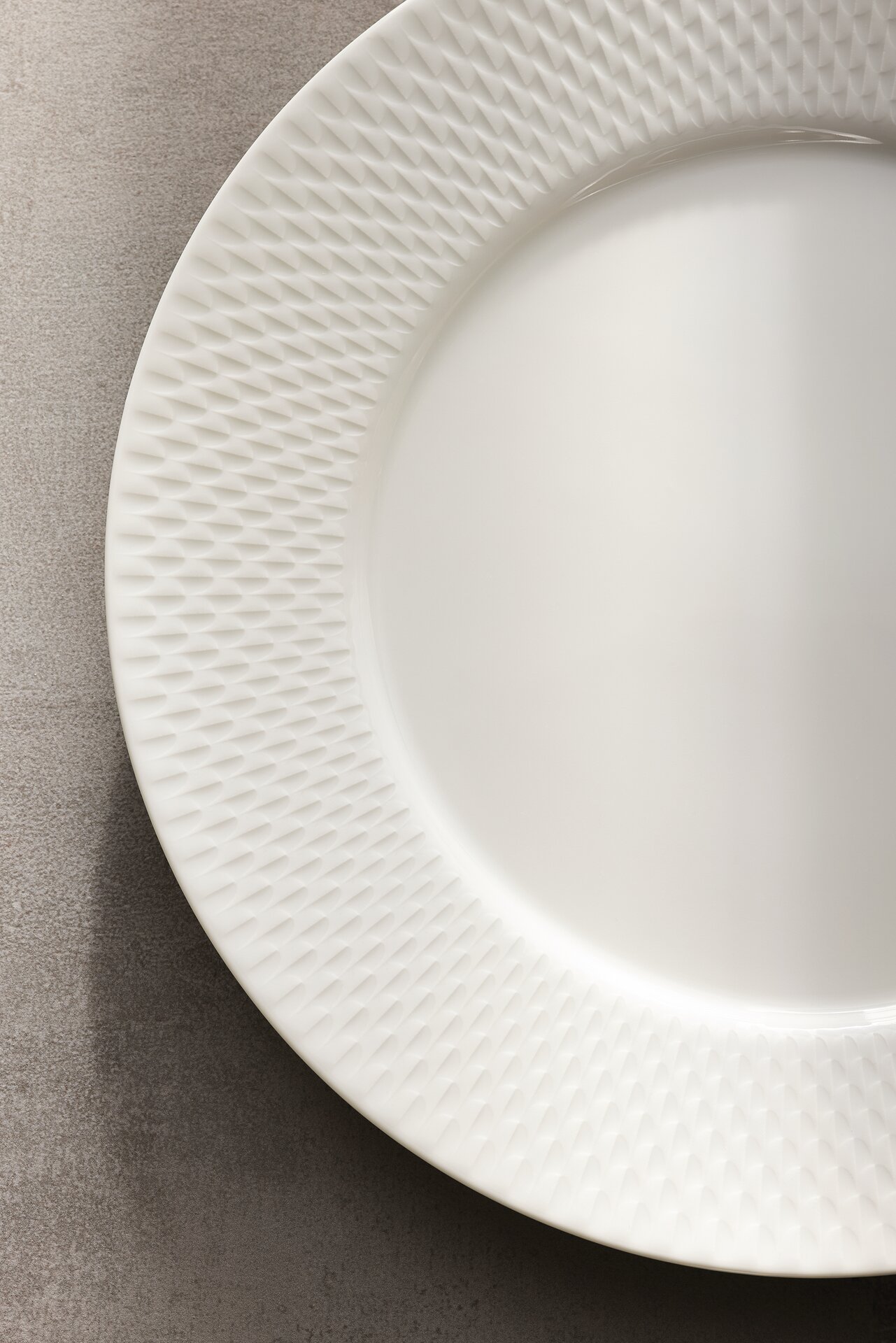Untertasse rund Relief 137 mm